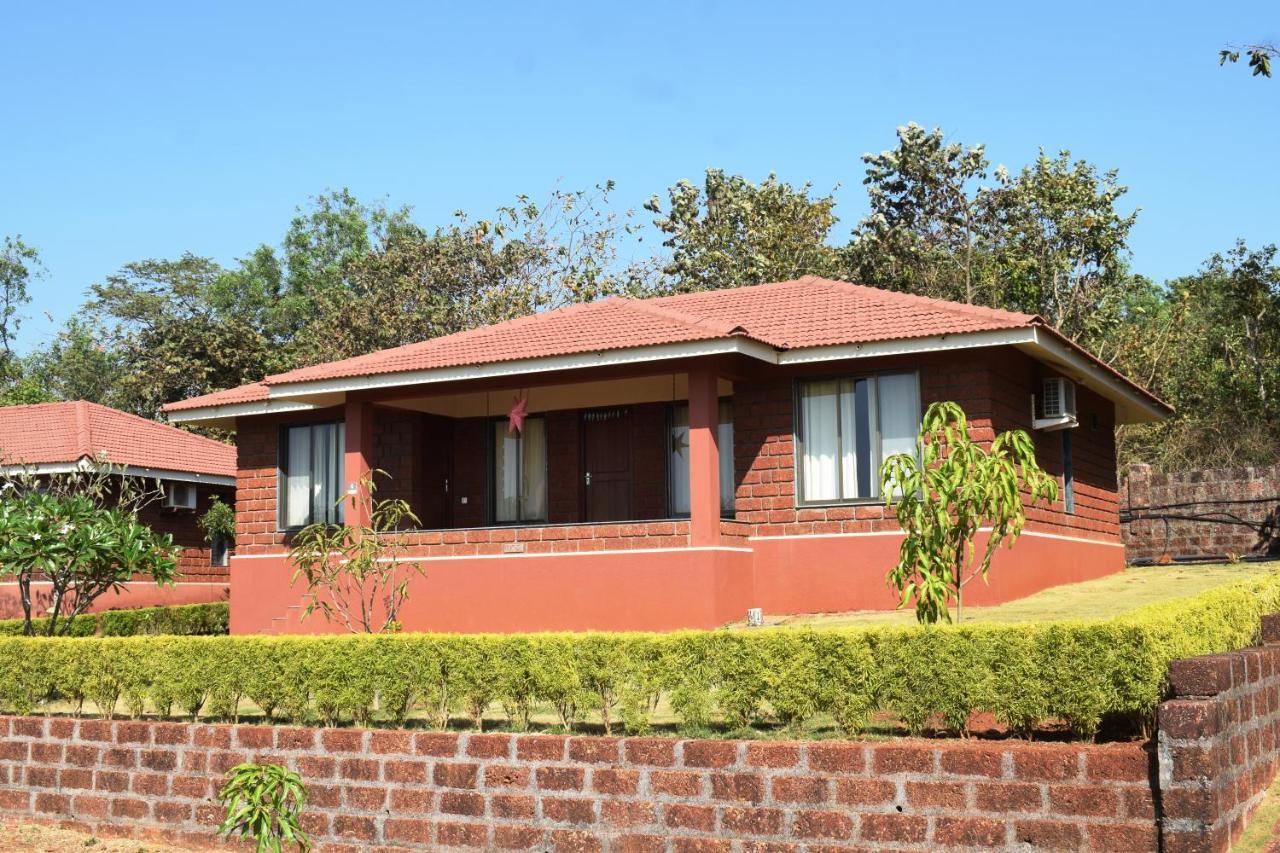 Regenta Resort Mango Village Guhagar Kudān Extérieur photo