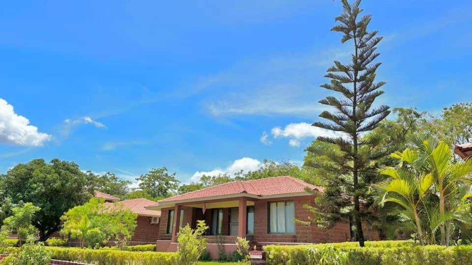 Regenta Resort Mango Village Guhagar Kudān Extérieur photo
