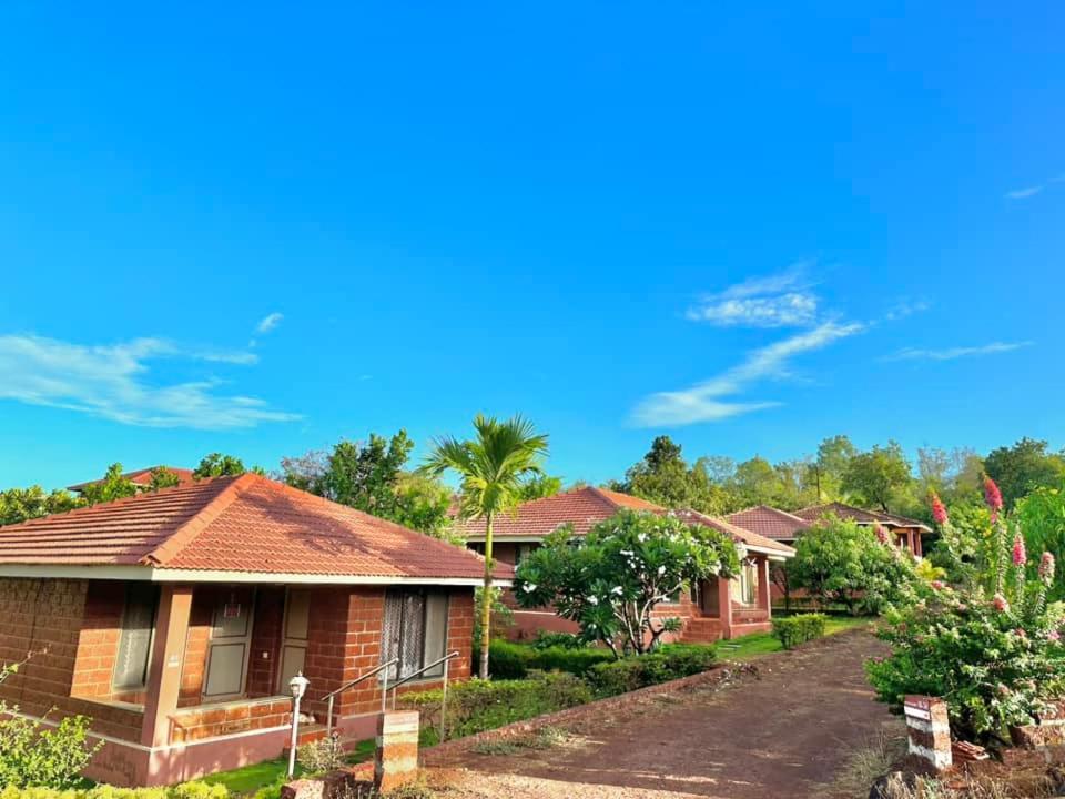 Regenta Resort Mango Village Guhagar Kudān Extérieur photo